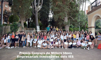 Foto de família de les persones premiades i autoritats