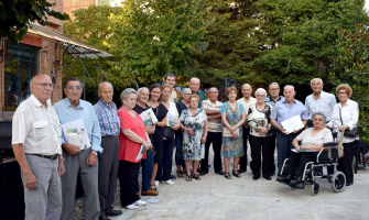 Foto de família de les persones participants a l'acte d'ahir