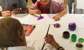 Taller de dibuix intergeneracional