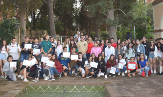 Foto de família de l'acte de lliurament de premis i diplomes