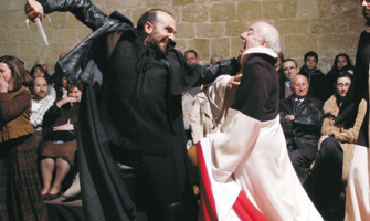 La representació de Pedra i sang es fa a la sala capitular del Monestir de Sant Cugat