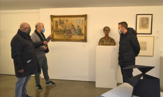 moment de la visita de l'alcalde i regidor de Cultura