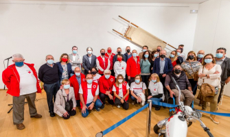 foto de grup inauguració expo Creu Roja