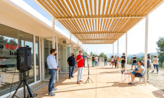 Moment de la inauguració de l'aula didàctica del Museu i Poblat Ibèric de Ca n'Oliver