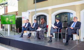 Moment de l'acte de presentació del programa Kit Digital en el marc dels 'Esmorzars de Can Serra'