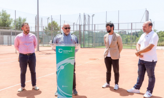 Carlos Cordón, Óscar Pons, Gerard Esteva i Jordi Merino durant la presentació de l'obertura de les pistes de tennis i pàdel del Riu Sec