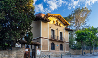 Façana de Ca n'Ortadó a la plaça Sant Ramon