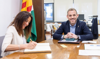 Esther Niubó i Carlos Cordón a l'Ajuntament