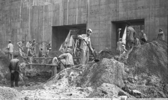 foto Construint mur atlàntic Bremen 1944. Base submarina Bundersarchiv
